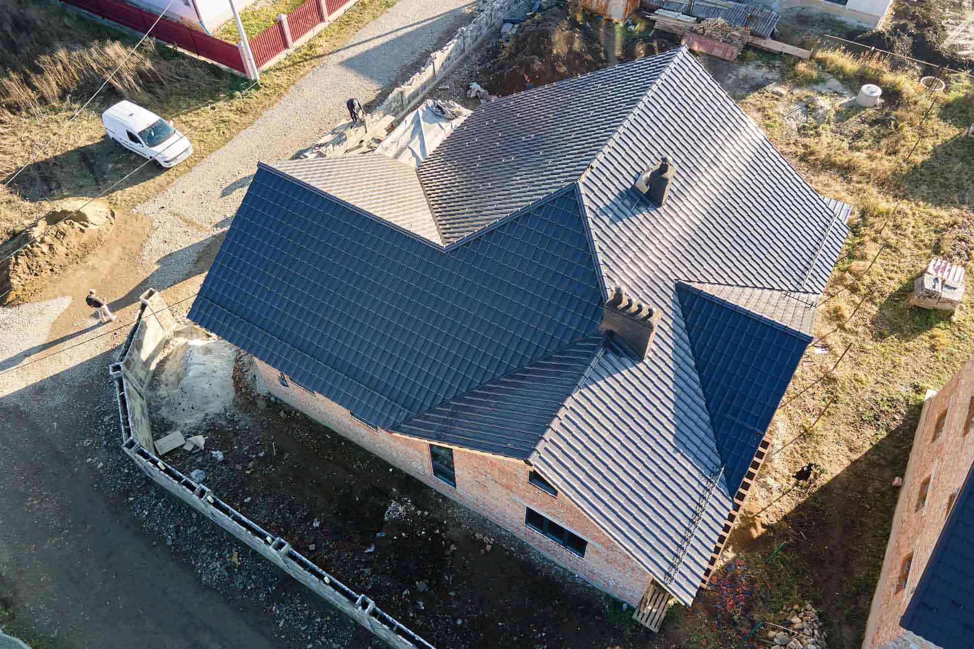 Et hus set oppefra, der er bygget af en betonentreprenør på Sjælland.